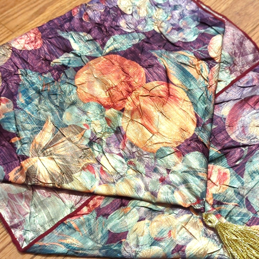 Long table scarf